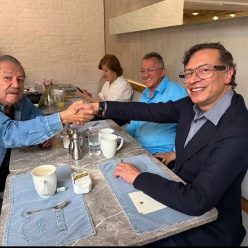 Expresidente Petro ya en México